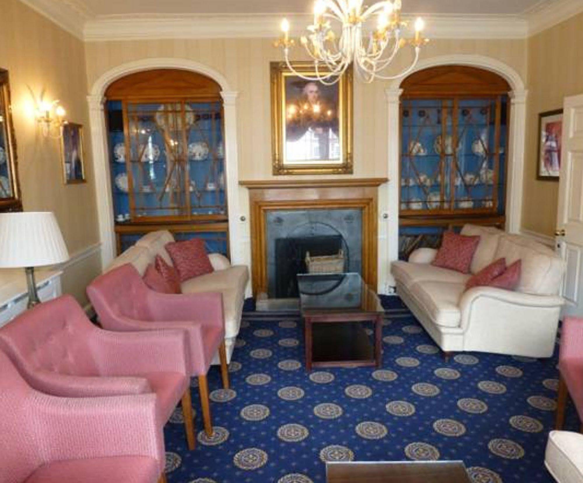 The Bear Hotel Devizes Eksteriør bilde