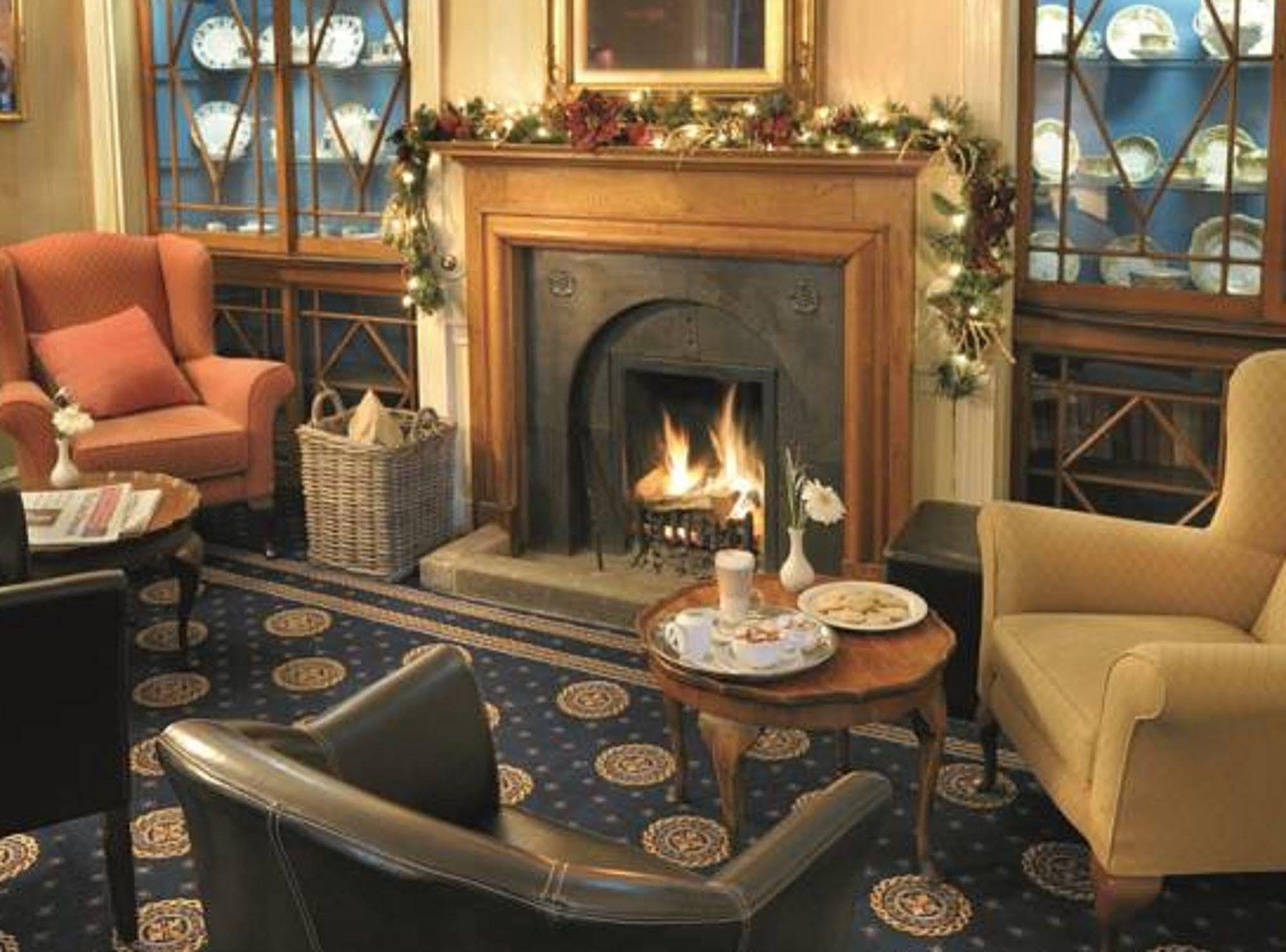 The Bear Hotel Devizes Eksteriør bilde