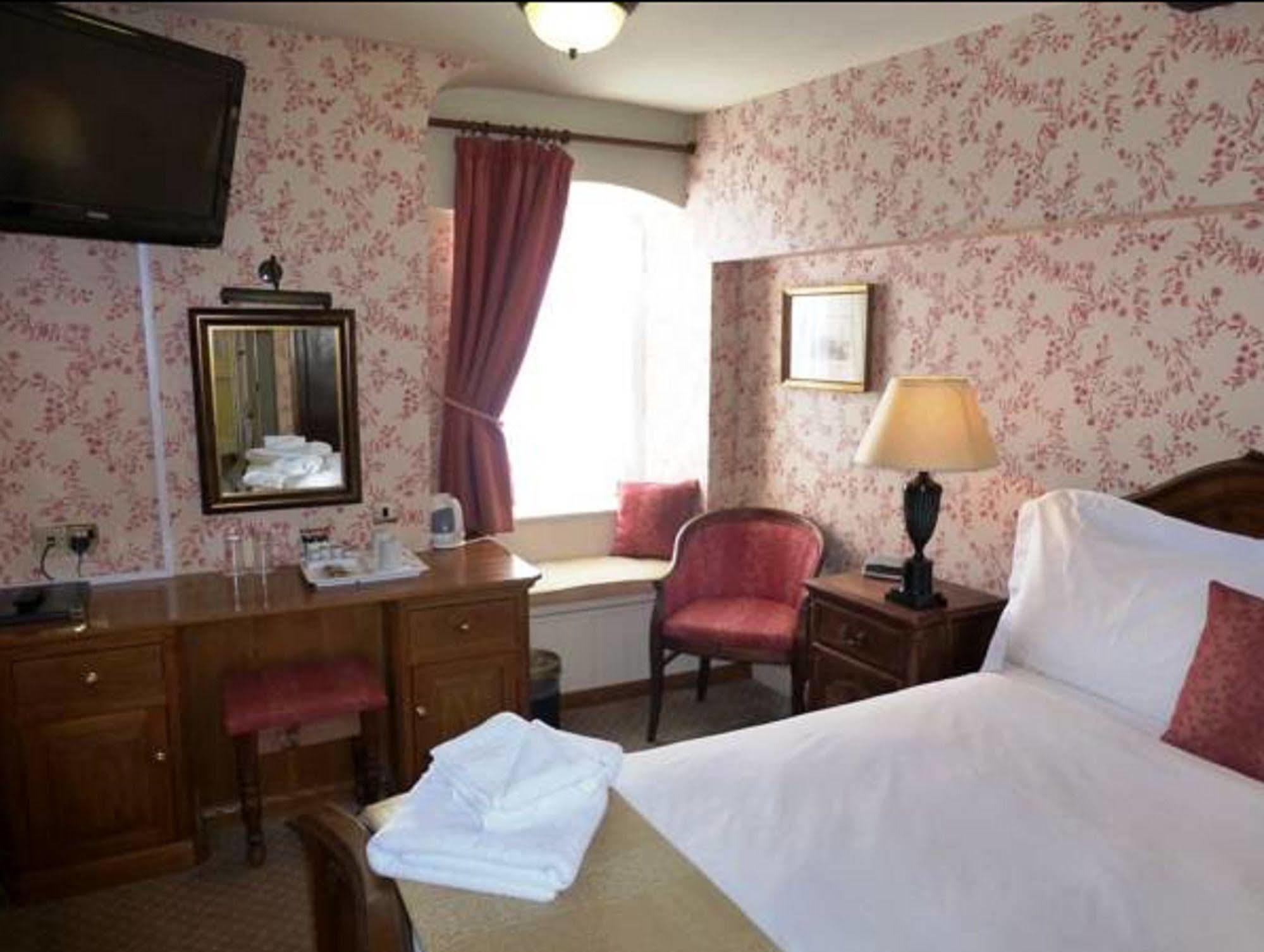 The Bear Hotel Devizes Eksteriør bilde