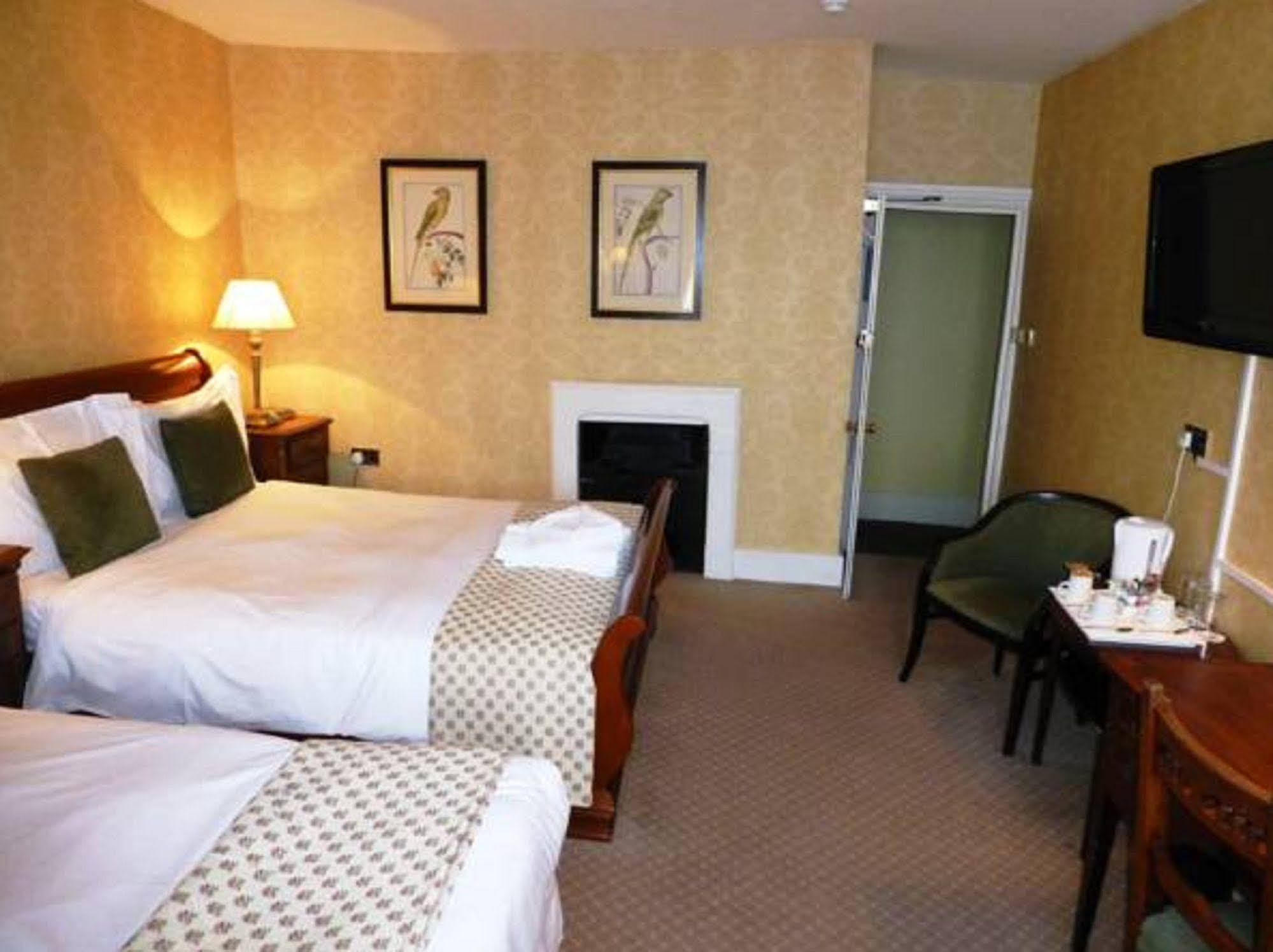 The Bear Hotel Devizes Eksteriør bilde